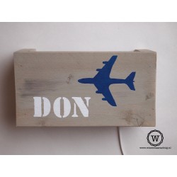 Wandlamp met naam en vliegtuig | Stoer steigerhout | Wis en Waarachtig