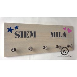 Kapstok met namen ster en hart