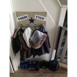 Kapstok tape en ster twee namen